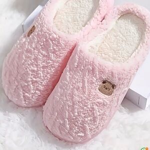 NWT Cute Pink Fuzzy Bear Plush Slippers Size 38-39 / US 8 Never Worn